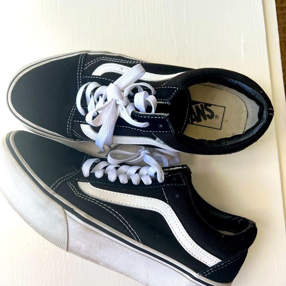 Used Women’s Vans size 8 (worn a few times)